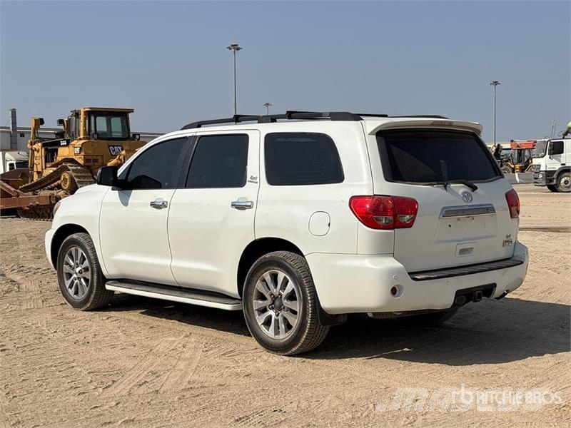 Toyota Sequoia iForce 4x4 SUV Carros