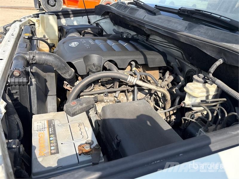 Toyota Sequoia iForce 4x4 SUV Carros