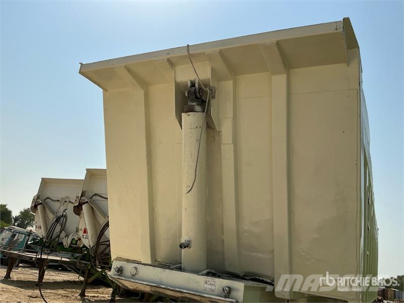  Tri/A End Dump Trailer مقطورات قلابة