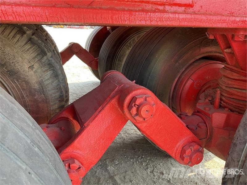 Tri/A Step Deck Trailer Низькорамні причепи
