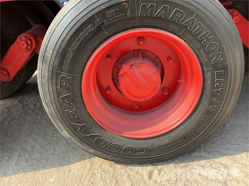 Tri/A Step Deck Trailer Низькорамні причепи