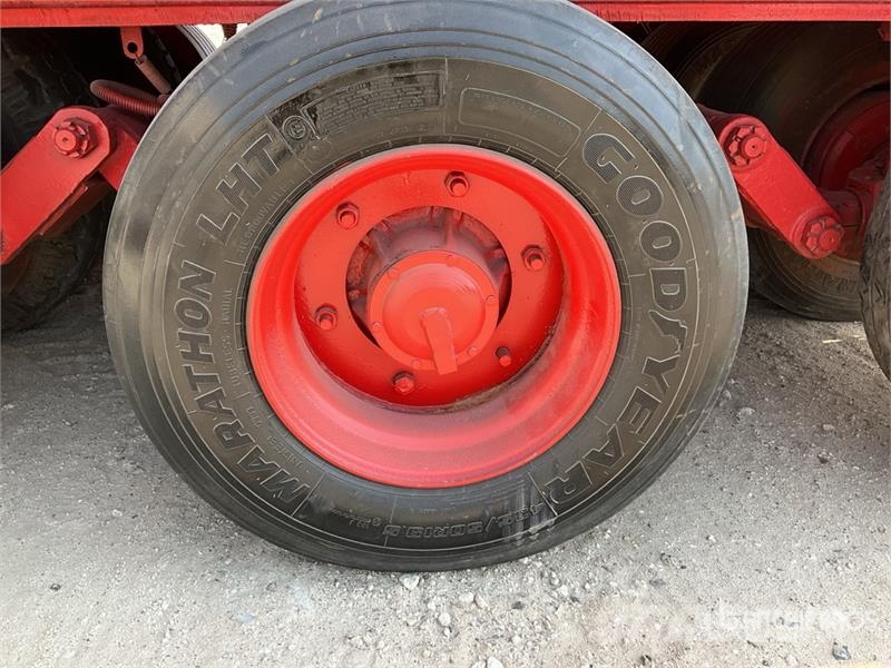 Tri/A Step Deck Trailer Низькорамні причепи