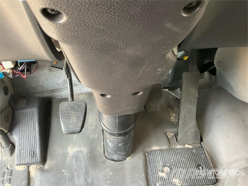 UD LKE210 4x2 7 Ton Curtain Side Truck (Inoperable) Tentautod