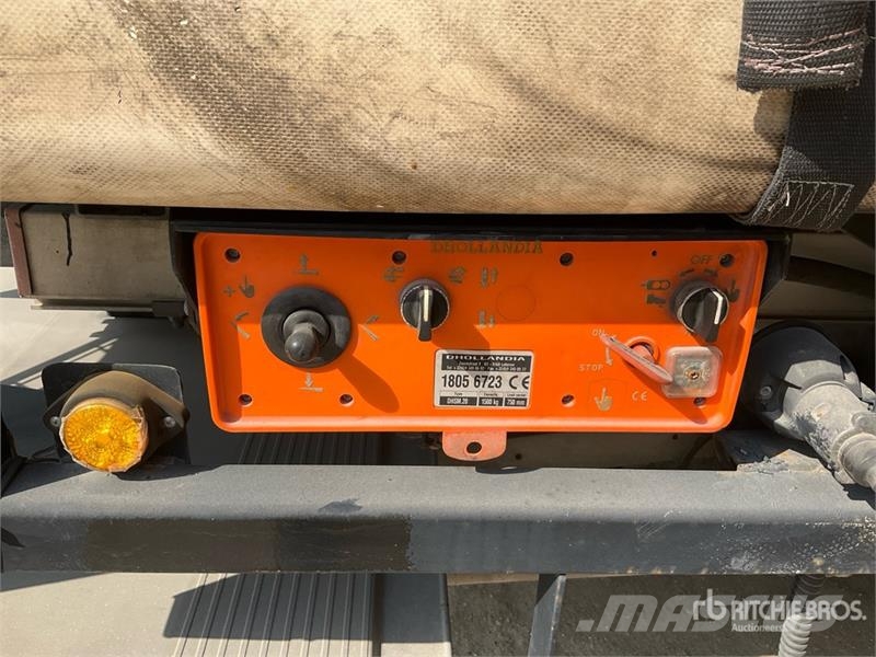 UD LKE210 4x2 7 Ton Curtain Side Truck (Inoperable) Tentautod