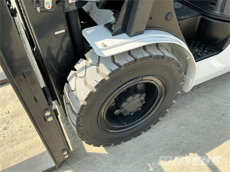 UniCarriers YG1F2A30U 3 ton Forklift (Unused) Другие складские механизмы