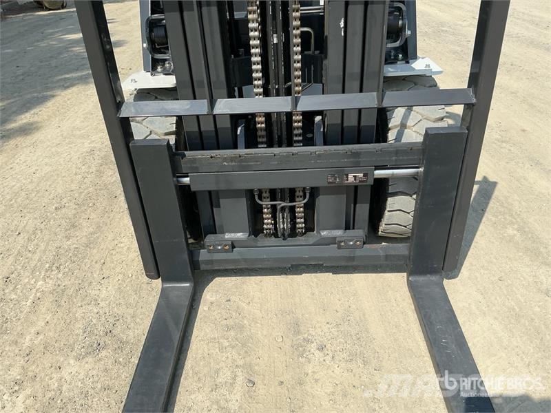 UniCarriers YG1F2A30U 3 ton Forklift (Unused) Другие складские механизмы