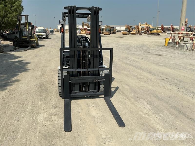 UniCarriers YG1F2A30U 3 ton Forklift (Unused) Другие складские механизмы