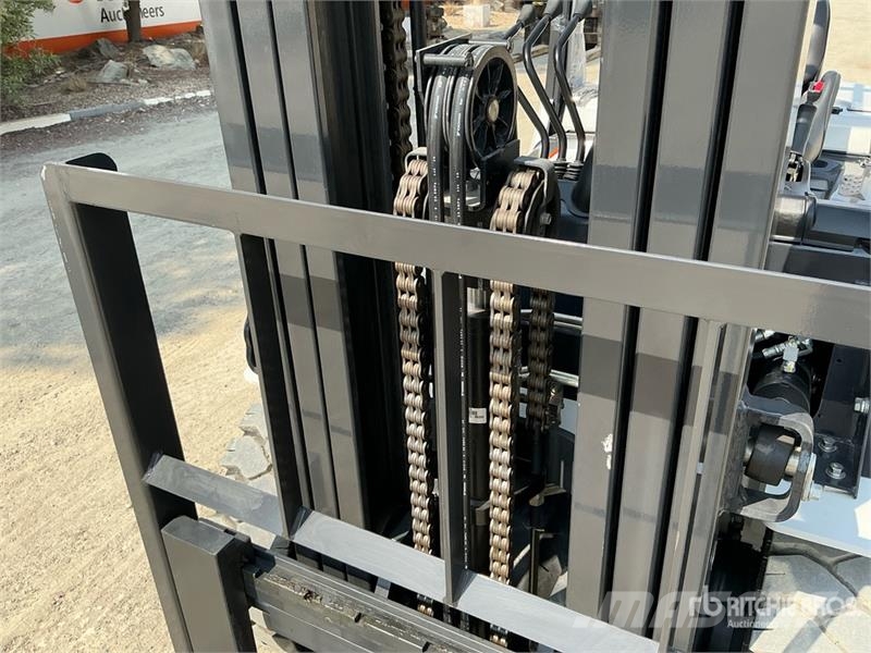 UniCarriers YG1F2A30U 3 ton Forklift (Unused) Другие складские механизмы