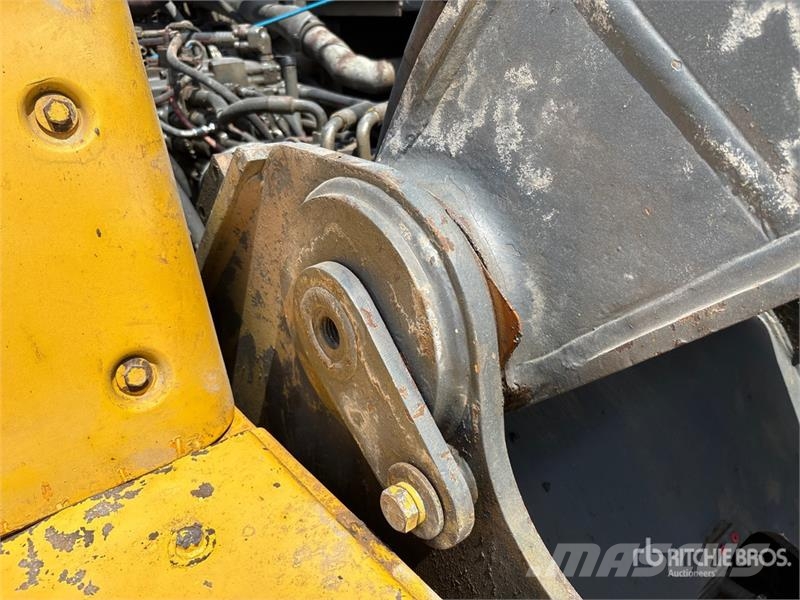Volvo EC210D Tracked Excavator Гусеничні екскаватори