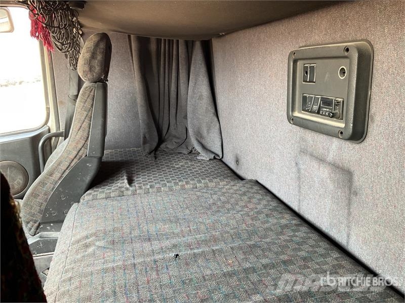 Volvo FH-420 4x2 S/A Sleeper Truck Tractor وحدات الجر