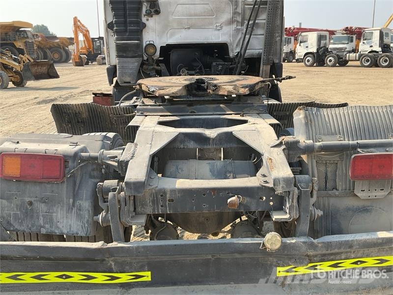 Volvo FH-420 4x2 S/A Sleeper Truck Tractor وحدات الجر