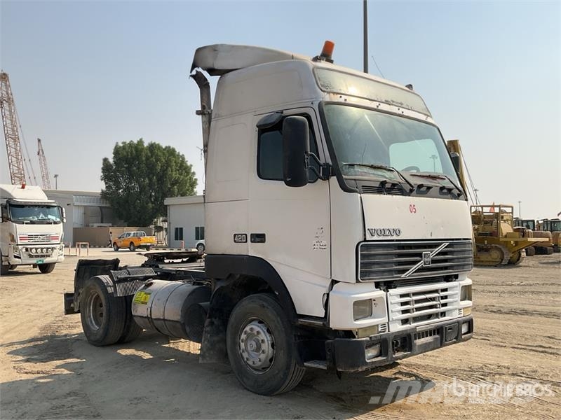 Volvo FH-420 4x2 S/A Sleeper Truck Tractor وحدات الجر