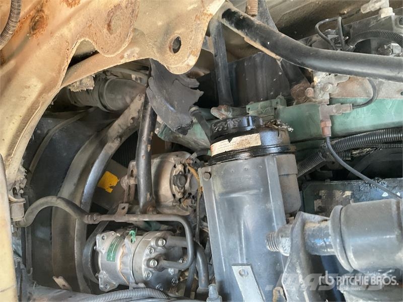 Volvo FH-420 4x2 S/A Sleeper Truck Tractor وحدات الجر