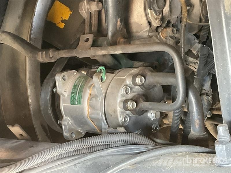 Volvo FH-420 4x2 S/A Sleeper Truck Tractor وحدات الجر