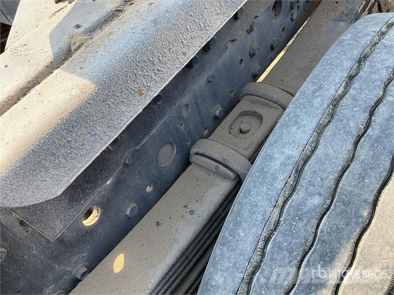 Volvo FH-420 4x2 S/A Sleeper Truck Tractor وحدات الجر