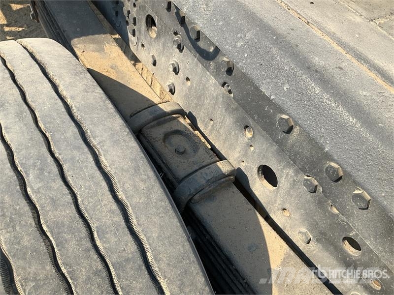 Volvo FH-420 4x2 S/A Sleeper Truck Tractor وحدات الجر