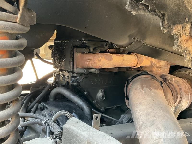 Volvo FH-420 4x2 S/A Sleeper Truck Tractor وحدات الجر