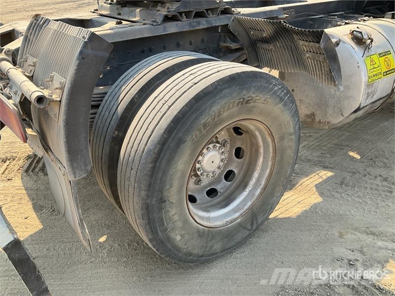Volvo FH-420 4x2 S/A Sleeper Truck Tractor وحدات الجر