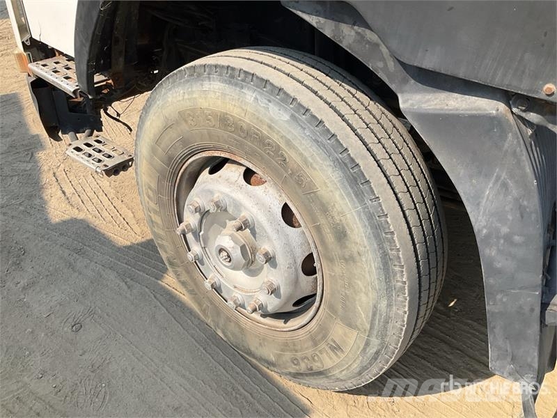 Volvo FH-420 4x2 S/A Sleeper Truck Tractor وحدات الجر