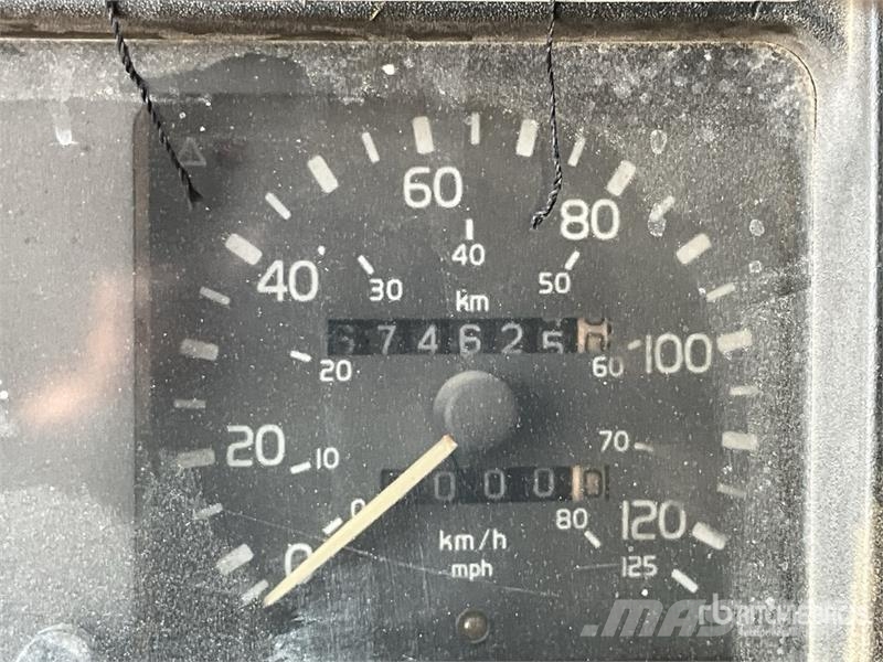 Volvo FH-420 4x2 S/A Sleeper Truck Tractor وحدات الجر