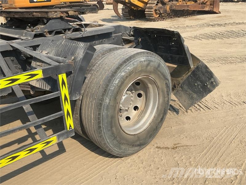 Volvo FH-420 4x2 S/A Sleeper Truck Tractor وحدات الجر