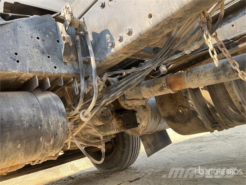 Volvo FH-420 4x2 S/A Sleeper Truck Tractor وحدات الجر