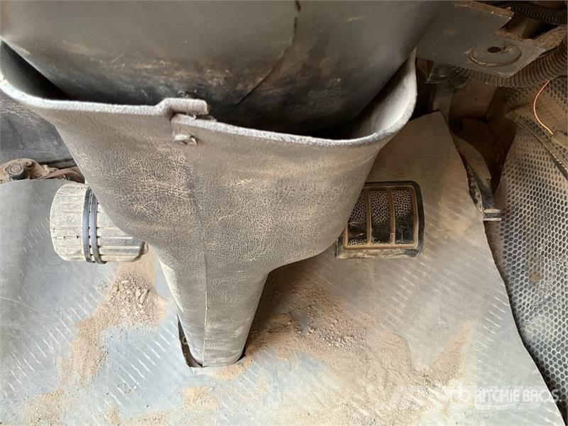 Volvo FH-420 4x2 S/A Sleeper Truck Tractor وحدات الجر