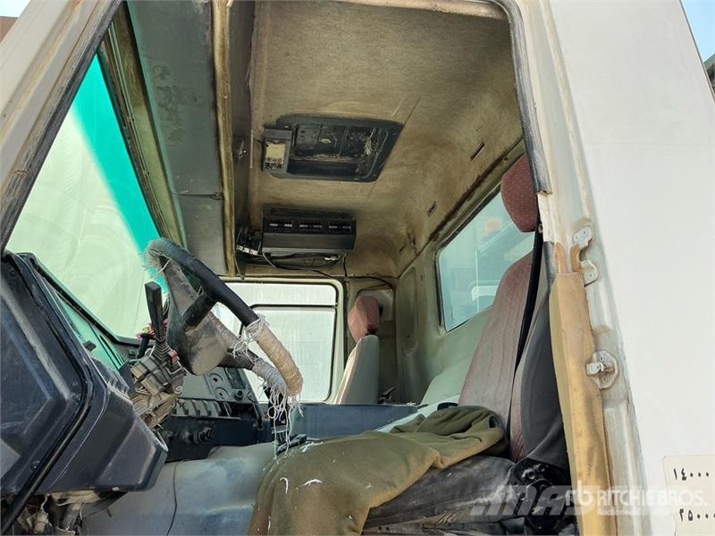 Volvo FL10 6x4 Rollback Truck (Inoperable) Bergungsfahrzeuge