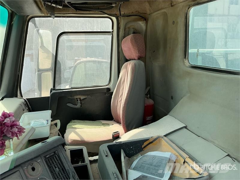 Volvo FL10 6x4 Rollback Truck (Inoperable) Bergungsfahrzeuge