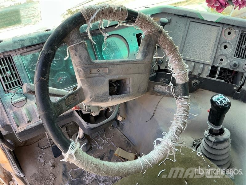 Volvo FL10 6x4 Rollback Truck (Inoperable) Bergungsfahrzeuge