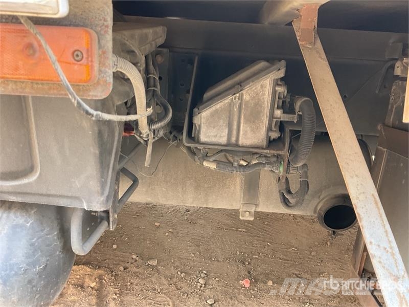 Volvo FL240 4x2 Cargo Van Truck شاحنات ذات هيكل صندوقي