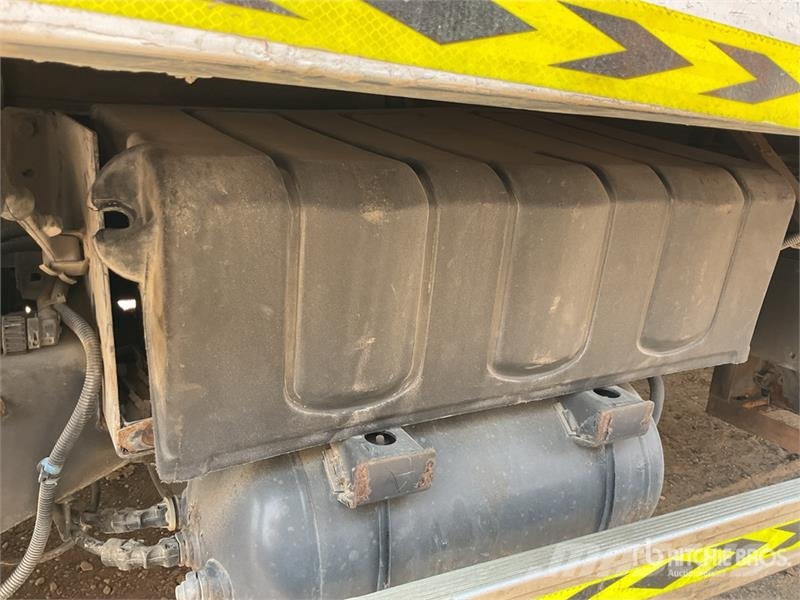 Volvo FL240 4x2 Cargo Van Truck شاحنات ذات هيكل صندوقي