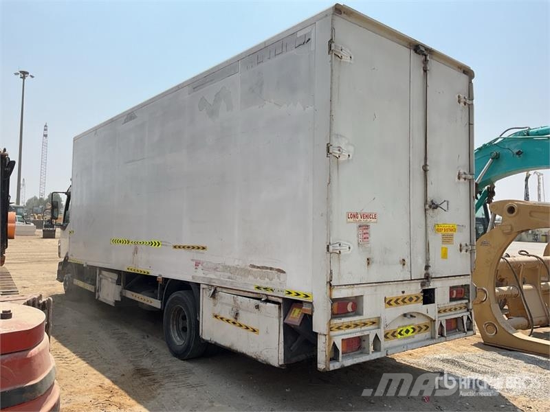 Volvo FL240 4x2 Cargo Van Truck شاحنات ذات هيكل صندوقي