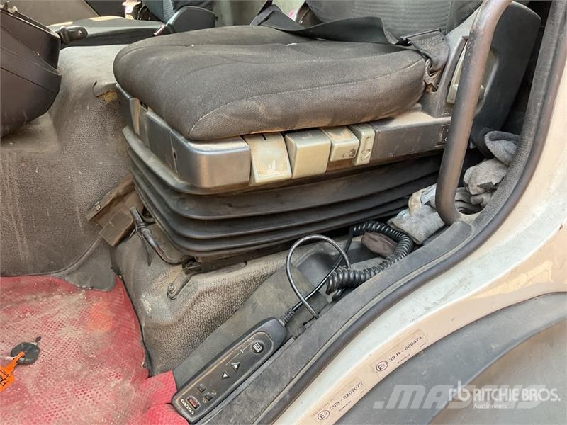 Volvo FL240 4x2 Cargo Van Truck شاحنات ذات هيكل صندوقي