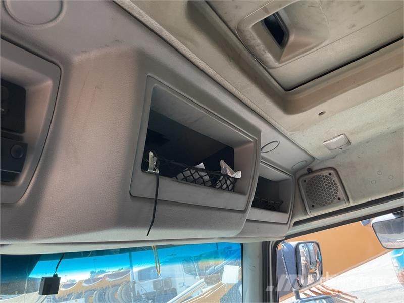 Volvo FL240 4x2 Cargo Van Truck شاحنات ذات هيكل صندوقي