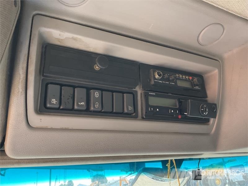 Volvo FL240 4x2 Cargo Van Truck شاحنات ذات هيكل صندوقي