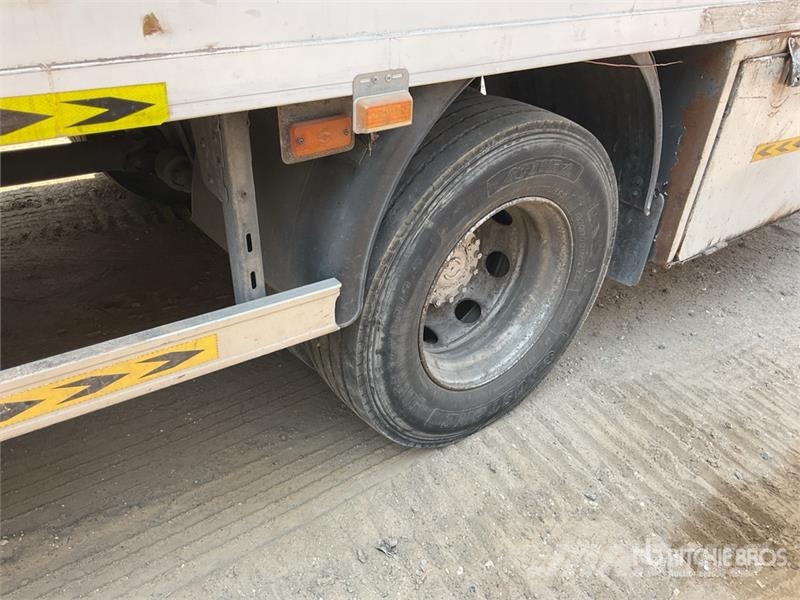 Volvo FL240 4x2 Cargo Van Truck شاحنات ذات هيكل صندوقي