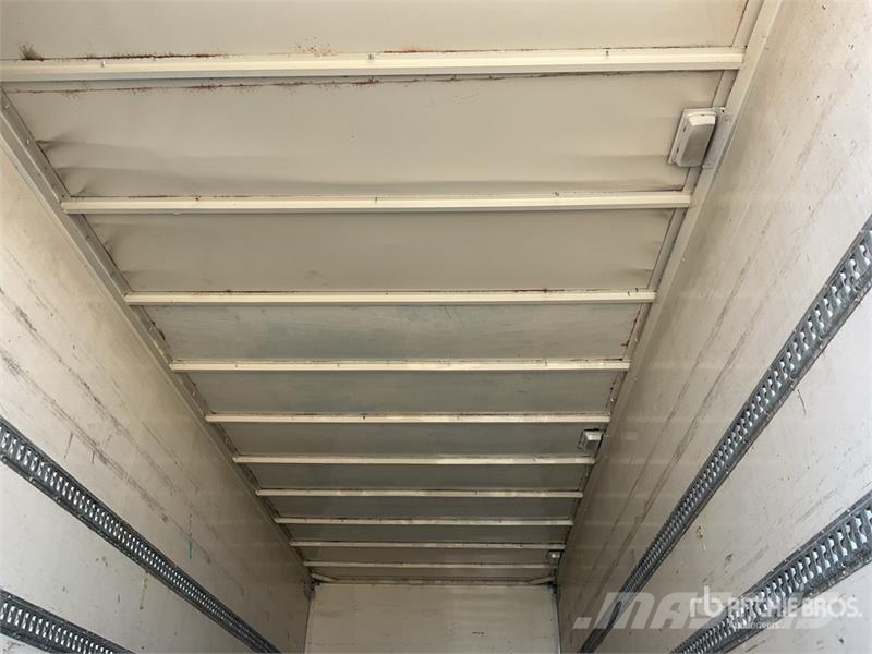 Volvo FL240 4x2 Cargo Van Truck شاحنات ذات هيكل صندوقي