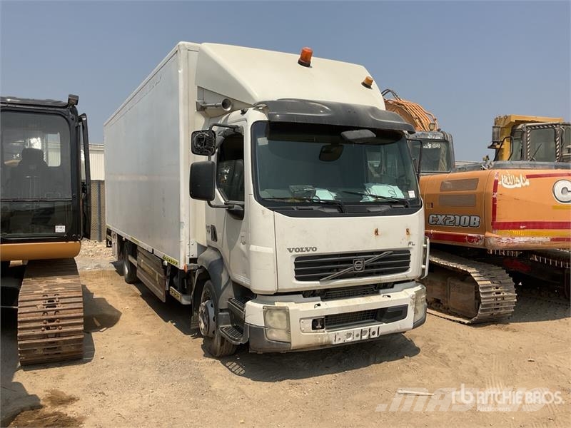 Volvo FL240 4x2 Cargo Van Truck شاحنات ذات هيكل صندوقي