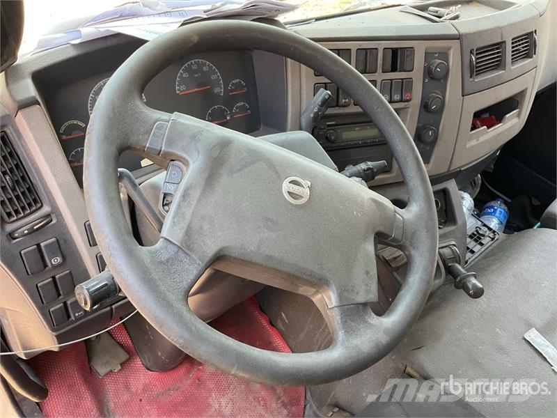 Volvo FL240 4x2 Cargo Van Truck شاحنات ذات هيكل صندوقي