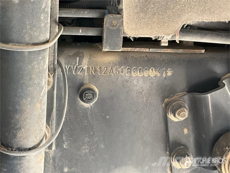 Volvo FL240 4x2 Cargo Van Truck شاحنات ذات هيكل صندوقي