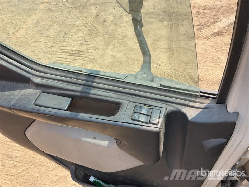Volvo FL240 4x2 Cargo Van Truck شاحنات ذات هيكل صندوقي