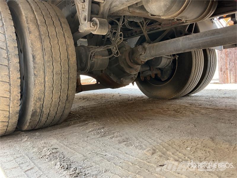 Volvo FL240 4x2 Cargo Van Truck شاحنات ذات هيكل صندوقي