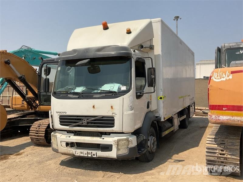 Volvo FL240 4x2 Cargo Van Truck شاحنات ذات هيكل صندوقي