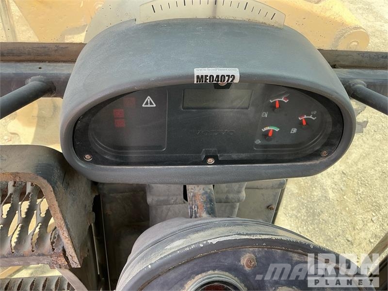 Volvo G780B معدات تمهيد الطرق