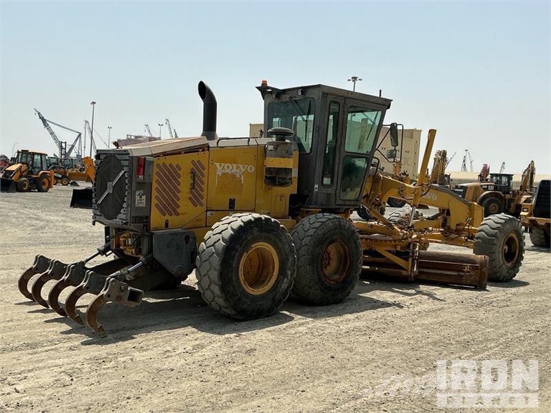 Volvo G780B معدات تمهيد الطرق