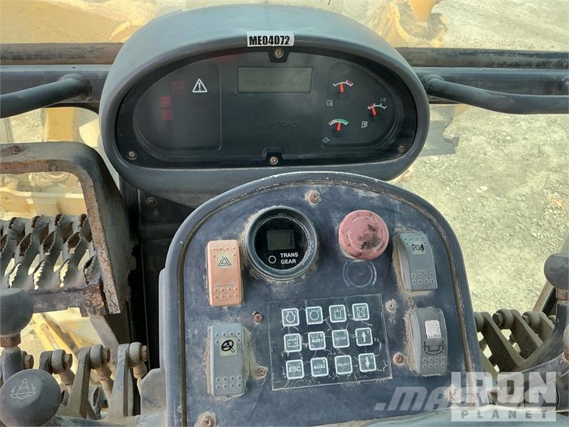 Volvo G780B معدات تمهيد الطرق