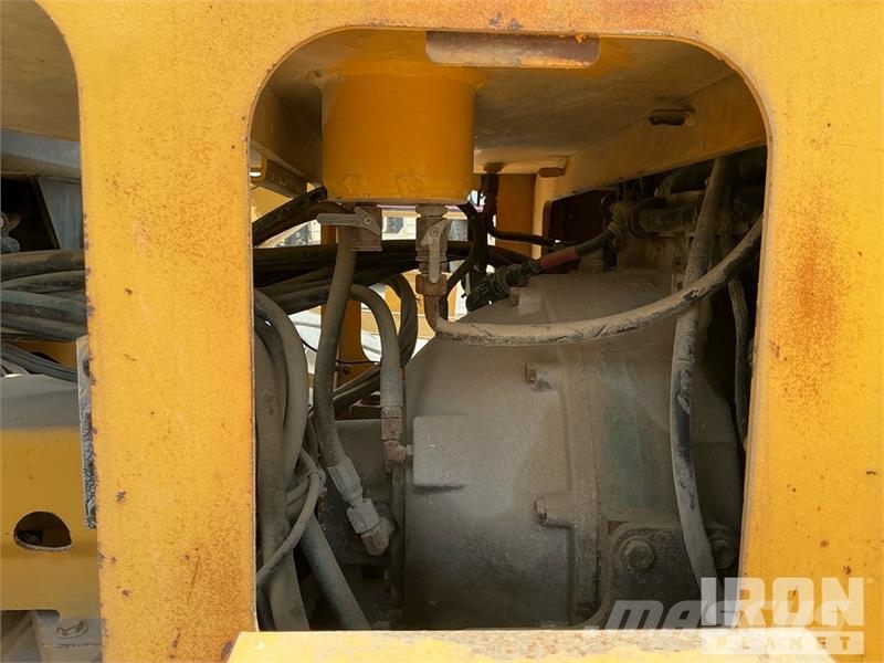 Volvo G780B معدات تمهيد الطرق