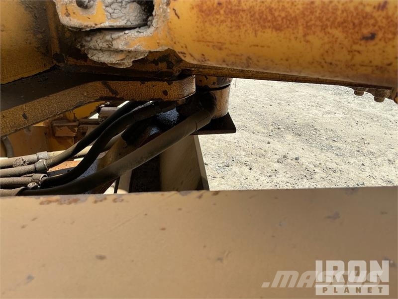 Volvo G780B معدات تمهيد الطرق
