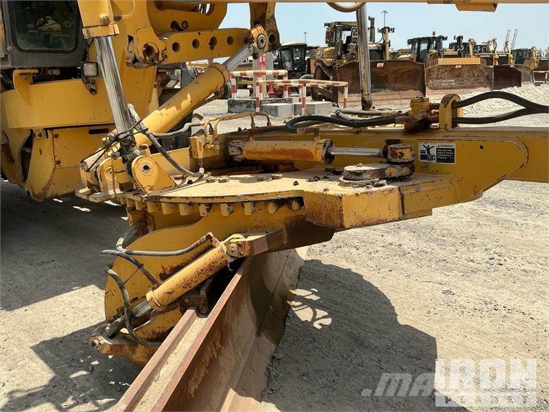 Volvo G780B معدات تمهيد الطرق